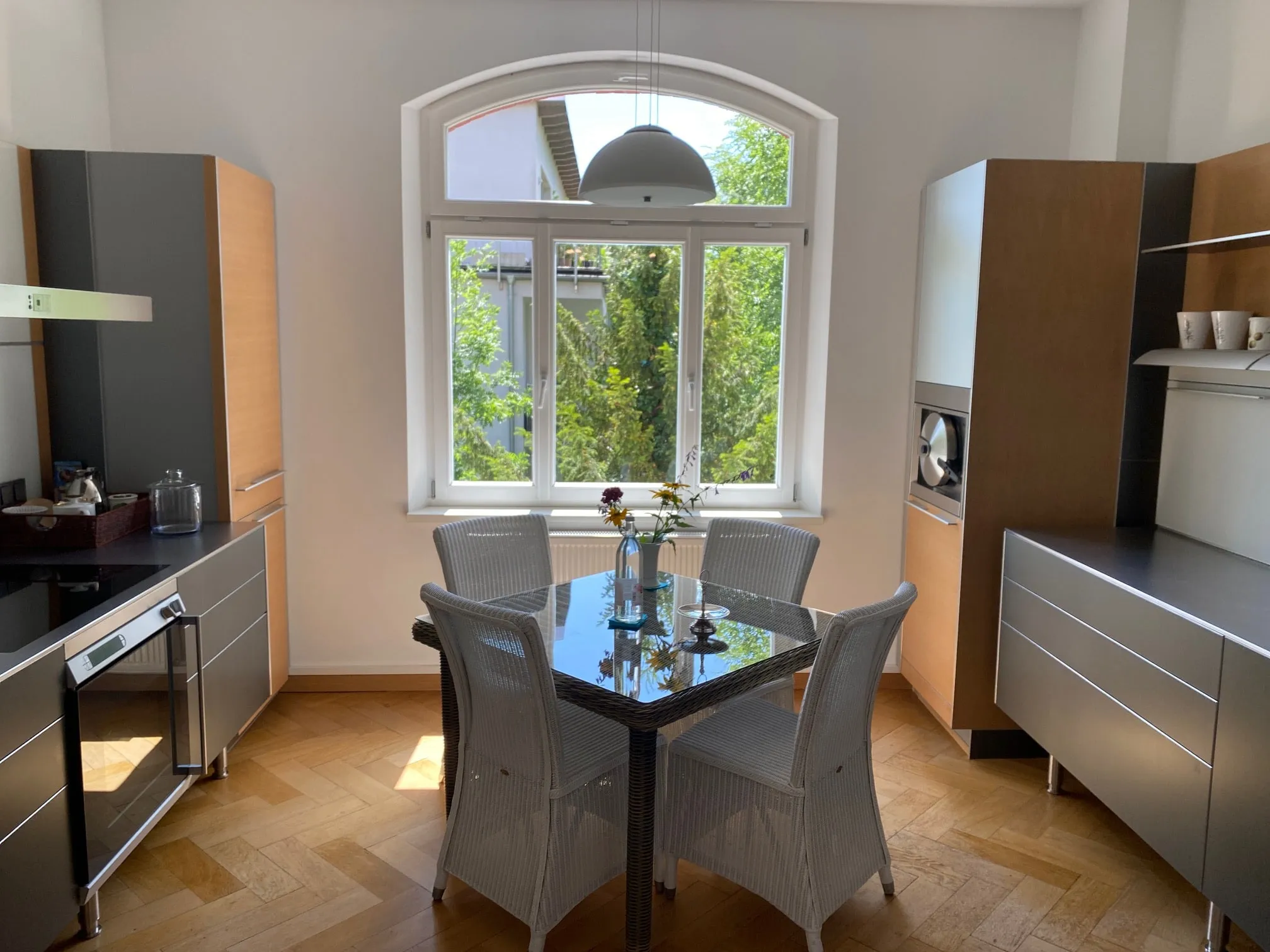 Küche und Essplatz in Apartment 2